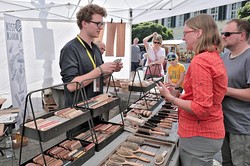 Kämme/Haarschmuck aus Holz und Horn Standnummer: 9 Kämme/Haarschmuck aus Holz und Horn Standnummer: 9