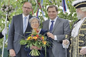 Schirmherr Herr Rainer Schmeltzer – Minister für Arbeit, Integration und Soziales des Landes Nordrhein-Westfalen mit der Leopold-Wahlefeld-Plakettenträgerin Frau Eva Staudacher und Herrn Oberbürgermeister Frank Meyer
