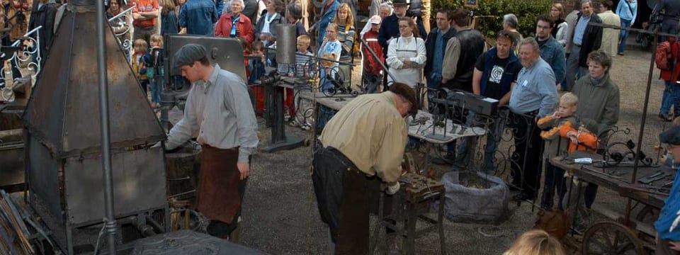 Flachsmarkt rund um Burg Linn