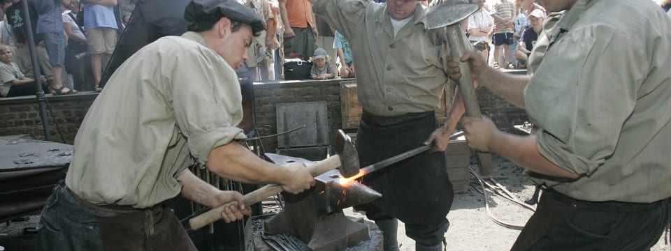 Flachsmarkt rund um Burg Linn