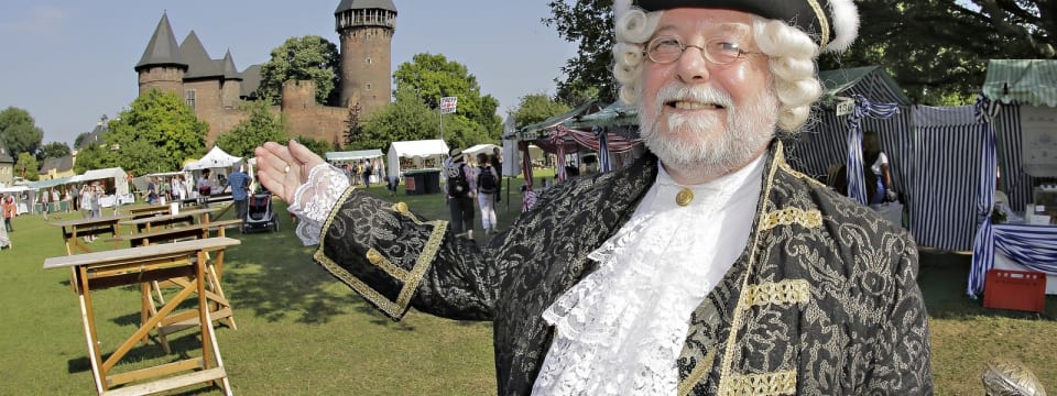 Flachsmarkt rund um Burg Linn