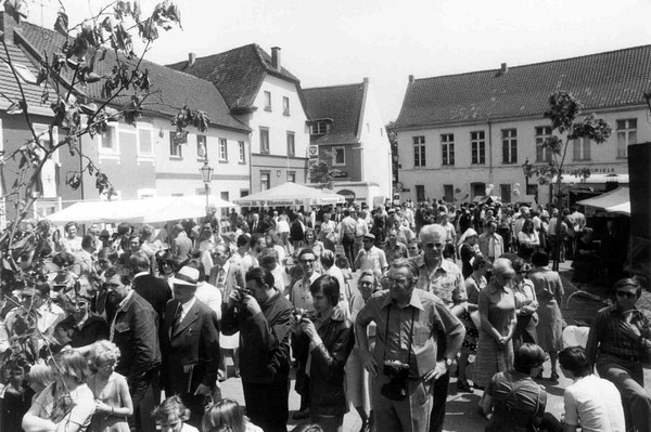 Andreasmarkt (Der Oberbürgermeister, Stadtarchiv Krefeld, Obj.Nr. 9792)